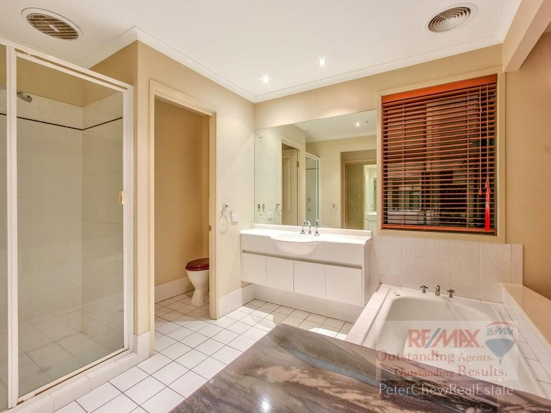 15 Summit Place, Mount Ommaney QLD 4074