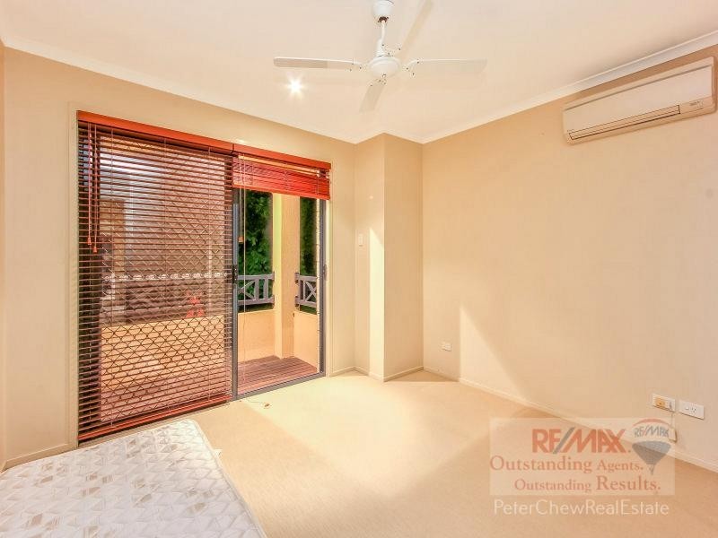 15 Summit Place, Mount Ommaney QLD 4074