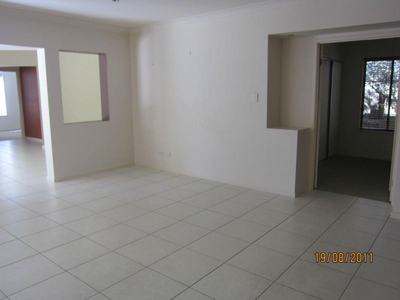 18 Saffron Place, Sinnamon Park QLD 4073