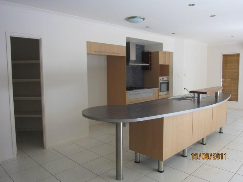 18 Saffron Place, Sinnamon Park QLD 4073