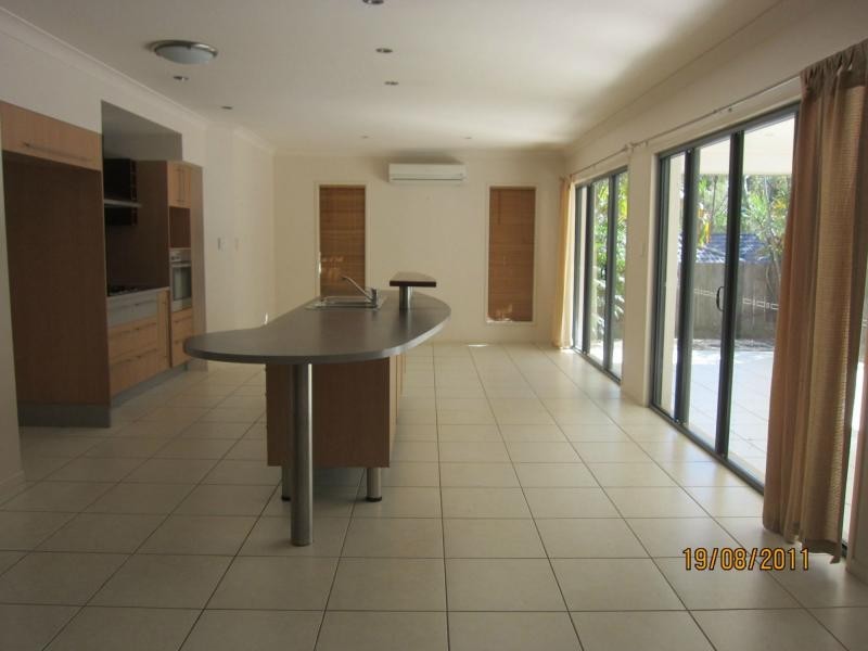 18 Saffron Place, Sinnamon Park QLD 4073