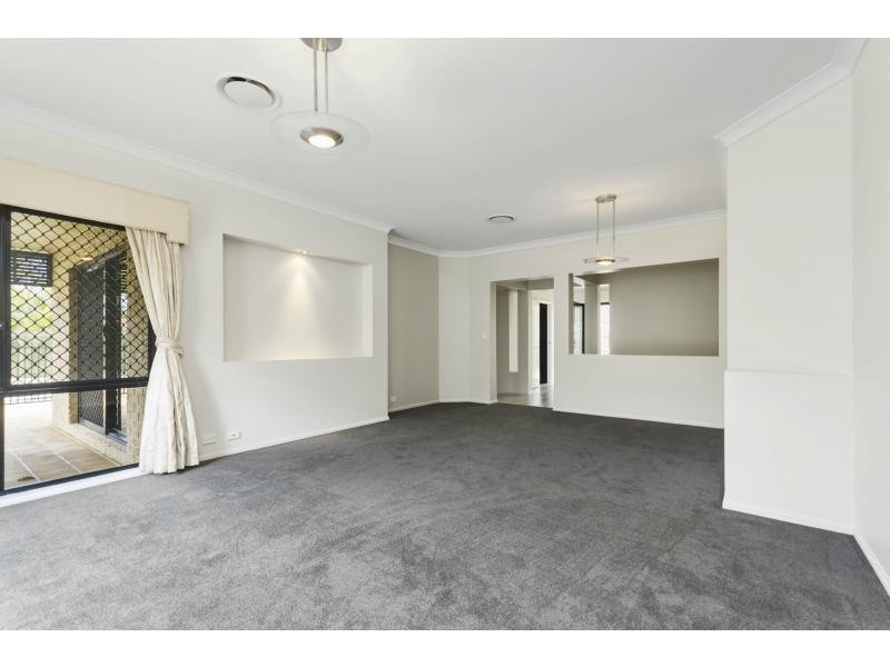 18 Bonney Place, Westlake QLD 4074