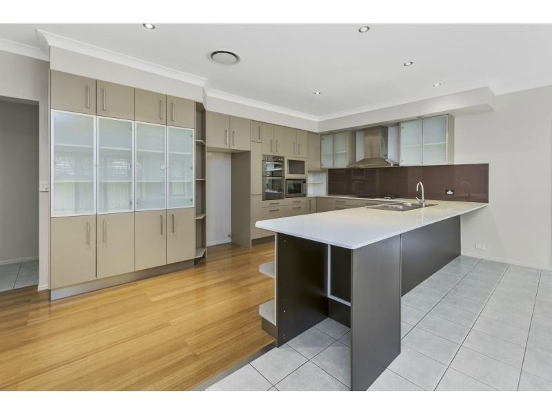 18 Bonney Place, Westlake QLD 4074