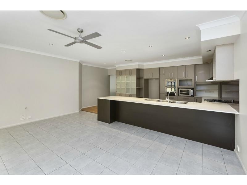 18 Bonney Place, Westlake QLD 4074