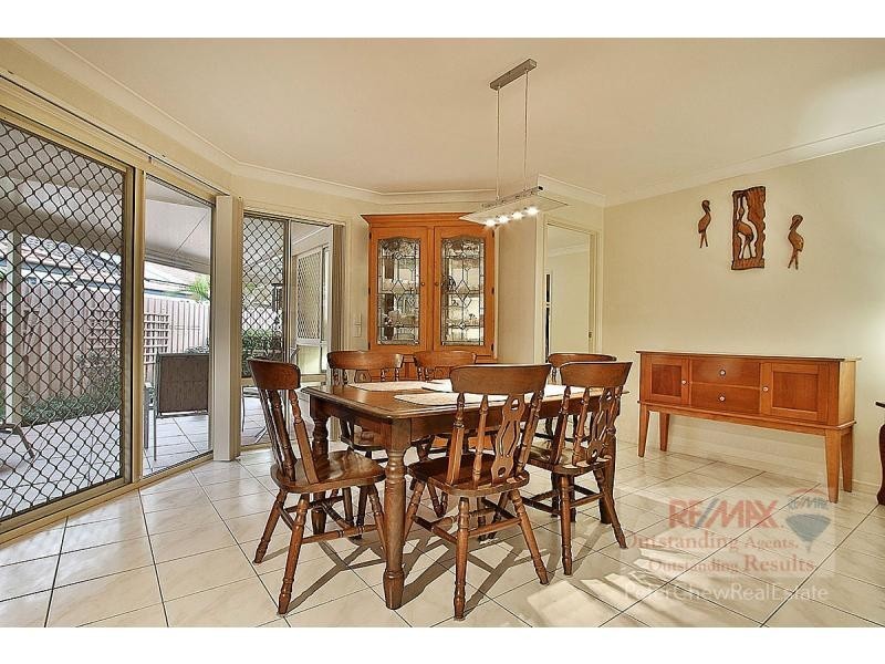27 Olympic Place, Sinnamon Park QLD 4073