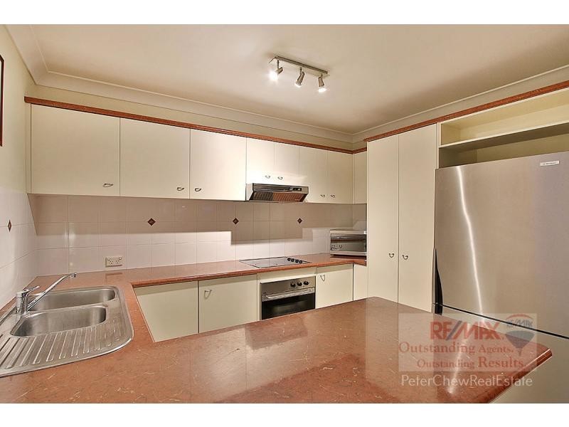 27 Olympic Place, Sinnamon Park QLD 4073