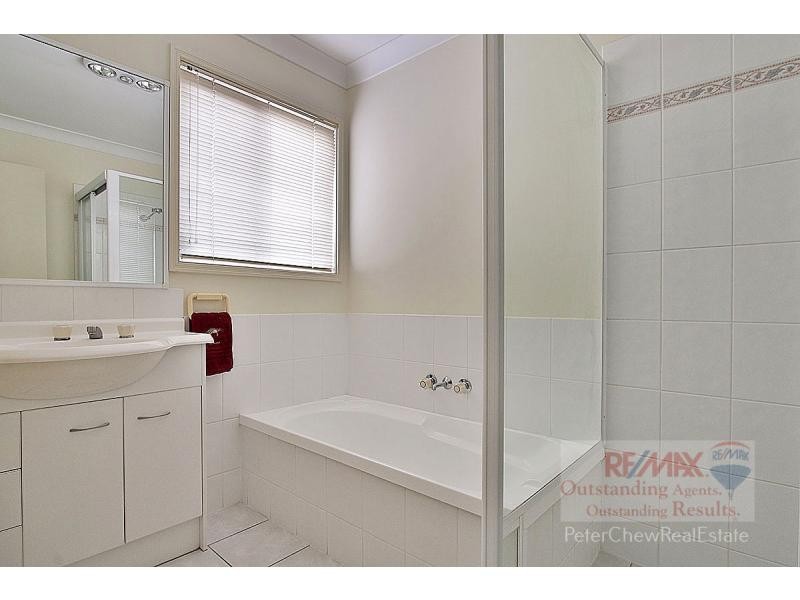 27 Olympic Place, Sinnamon Park QLD 4073