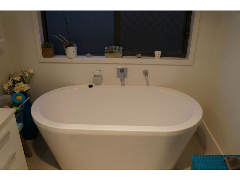 2 Greenview Street, Oxley QLD 4075