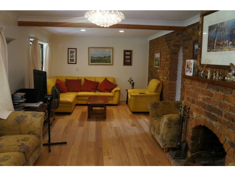 6 Logan Court, Mount Ommaney QLD 4074