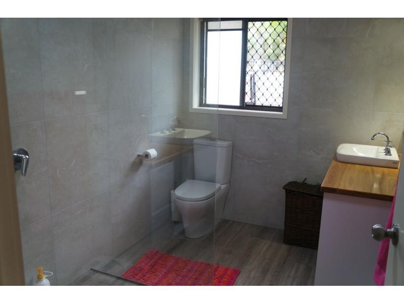 6 Logan Court, Mount Ommaney QLD 4074