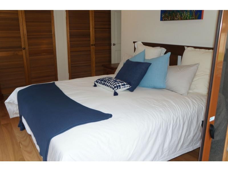 6 Logan Court, Mount Ommaney QLD 4074