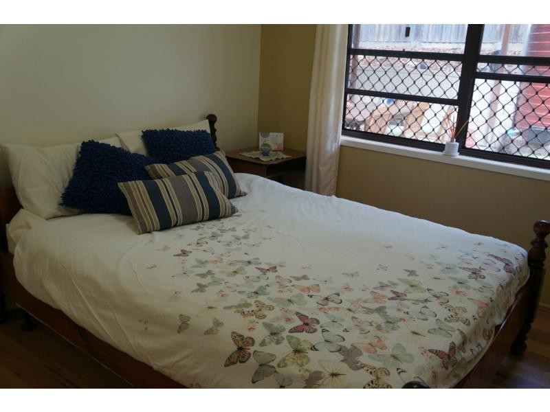 6 Logan Court, Mount Ommaney QLD 4074