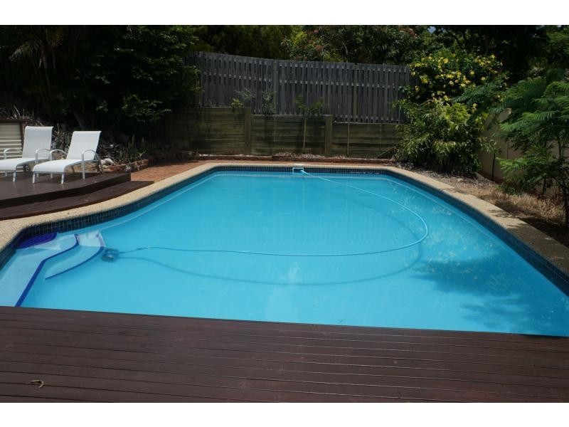 6 Logan Court, Mount Ommaney QLD 4074