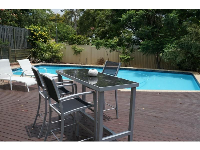 6 Logan Court, Mount Ommaney QLD 4074