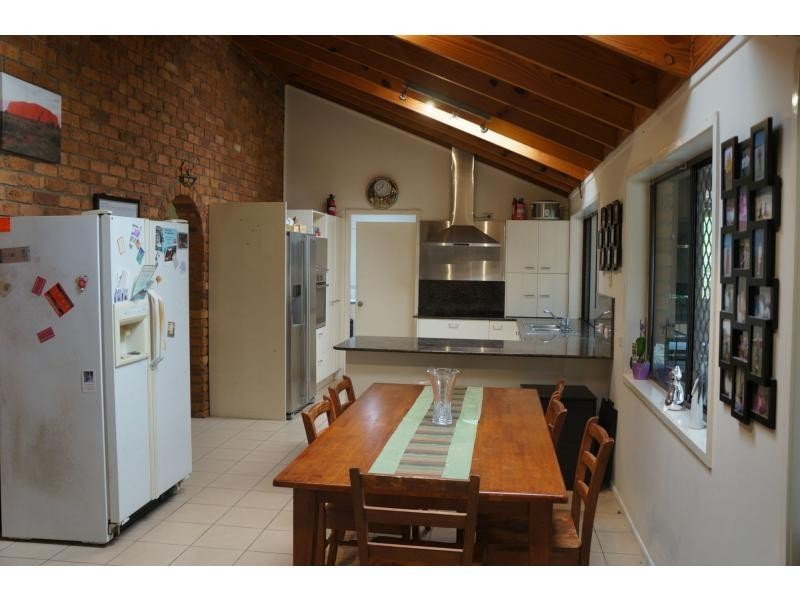 6 Logan Court, Mount Ommaney QLD 4074