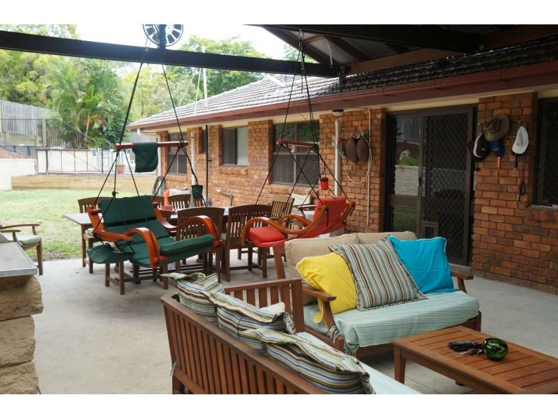 6 Logan Court, Mount Ommaney QLD 4074