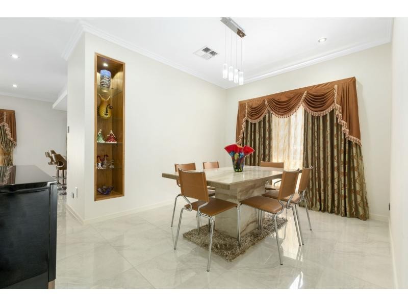 Sinnamon Park QLD 4073