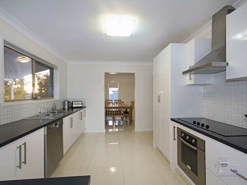 8 Barup Close, Middle Park QLD 4074