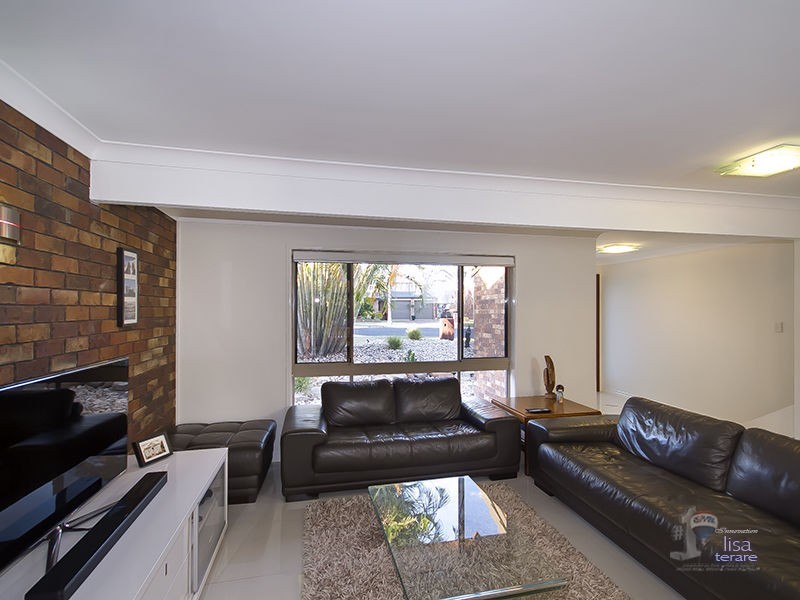 8 Barup Close, Middle Park QLD 4074