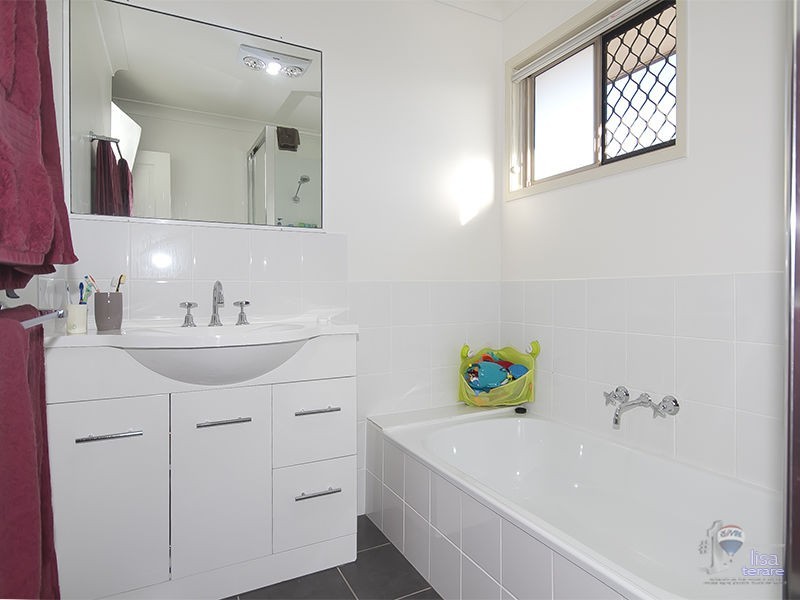 8 Barup Close, Middle Park QLD 4074