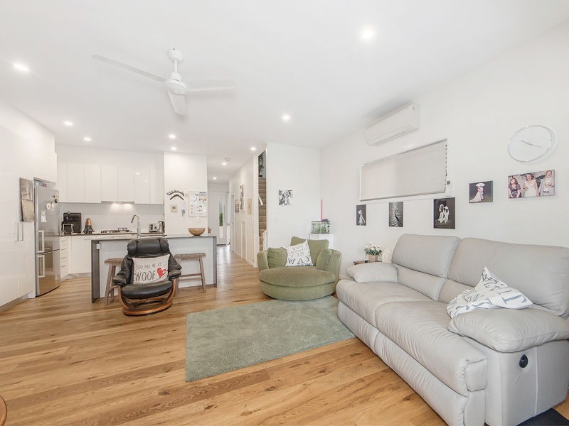 Unit 2/693 Seventeen Mile Rocks Road, Sinnamon Park QLD 4073