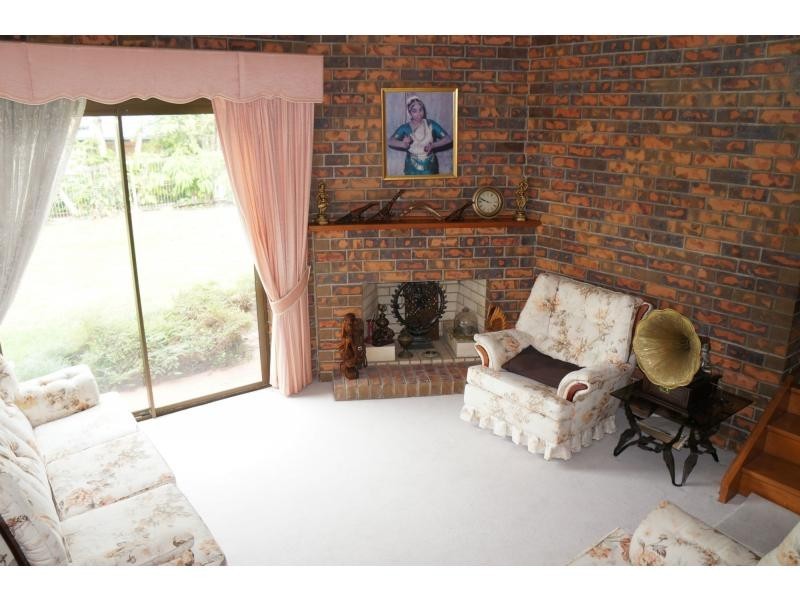 11 Bondel Street, Mount Ommaney QLD 4074