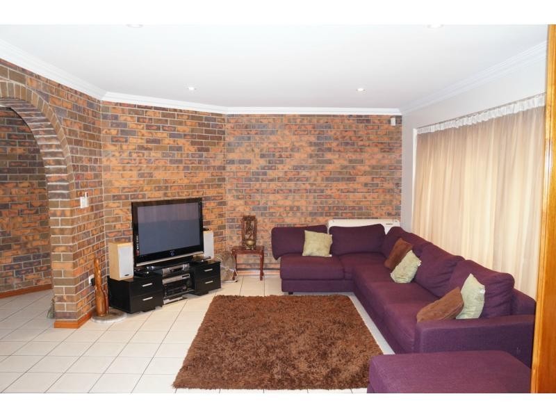 11 Bondel Street, Mount Ommaney QLD 4074