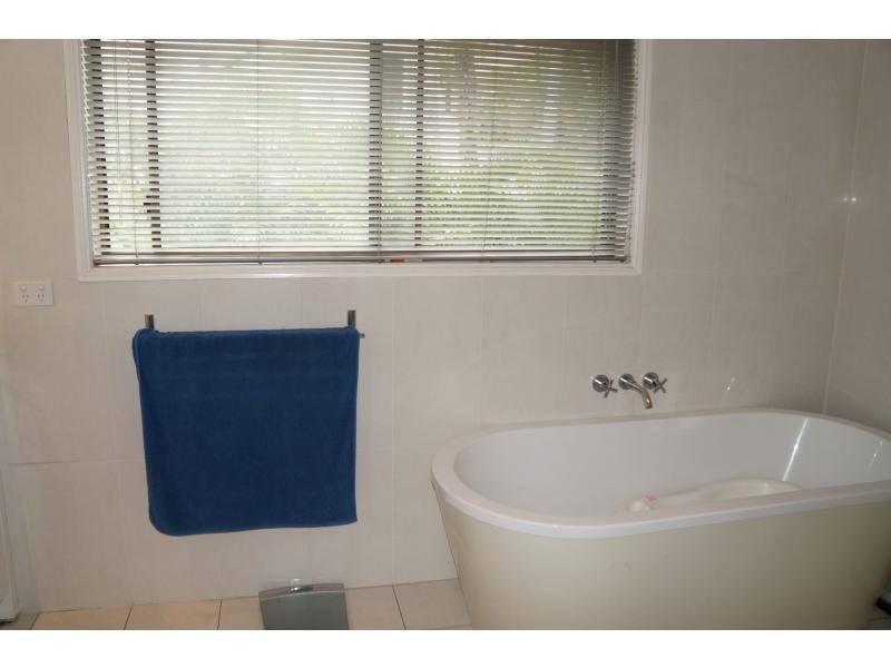 11 Bondel Street, Mount Ommaney QLD 4074