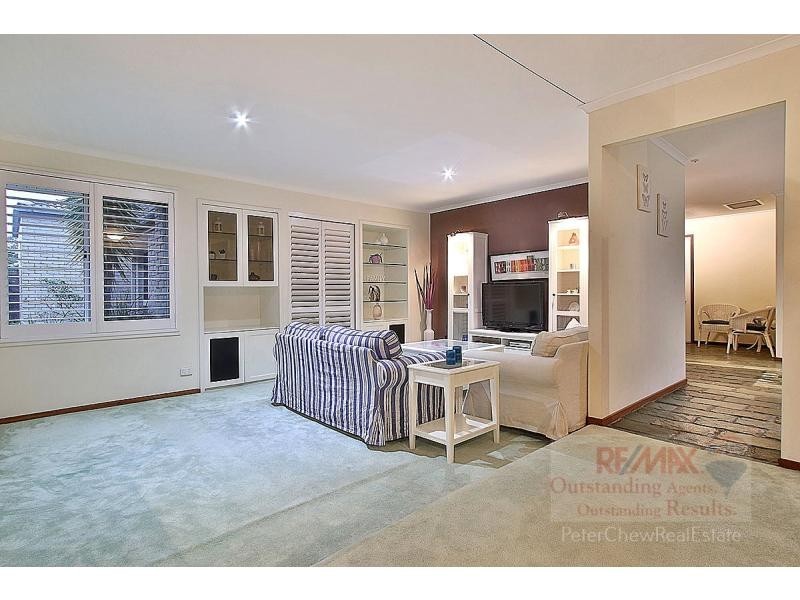 Mount Ommaney QLD 4074