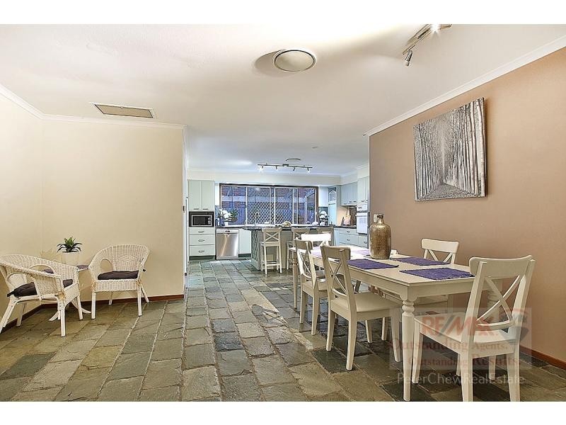 Mount Ommaney QLD 4074