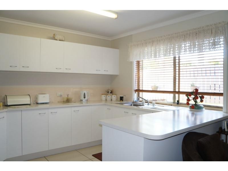 4 Lyndora Close, Riverhills QLD 4074