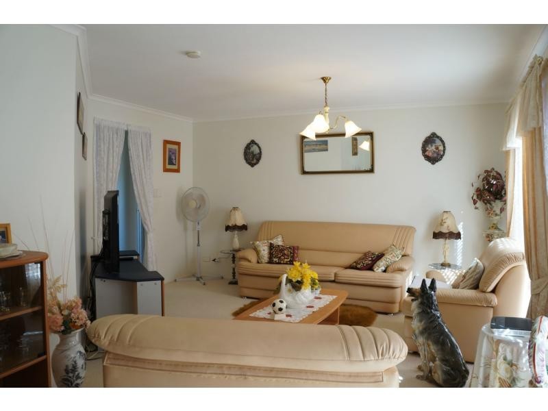 4 Lyndora Close, Riverhills QLD 4074