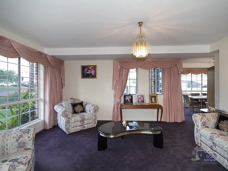 21 Woolner Place, Mount Ommaney QLD 4074