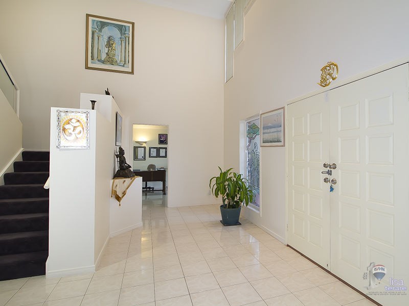 21 Woolner Place, Mount Ommaney QLD 4074