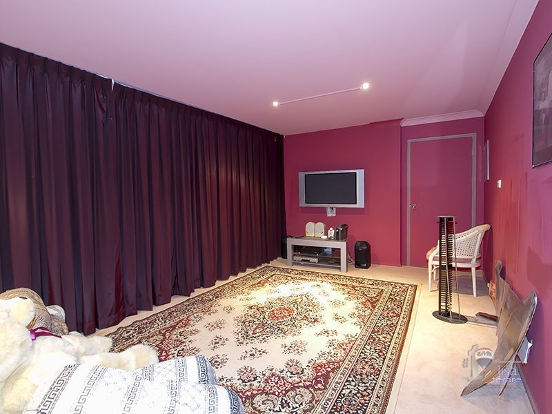 21 Woolner Place, Mount Ommaney QLD 4074