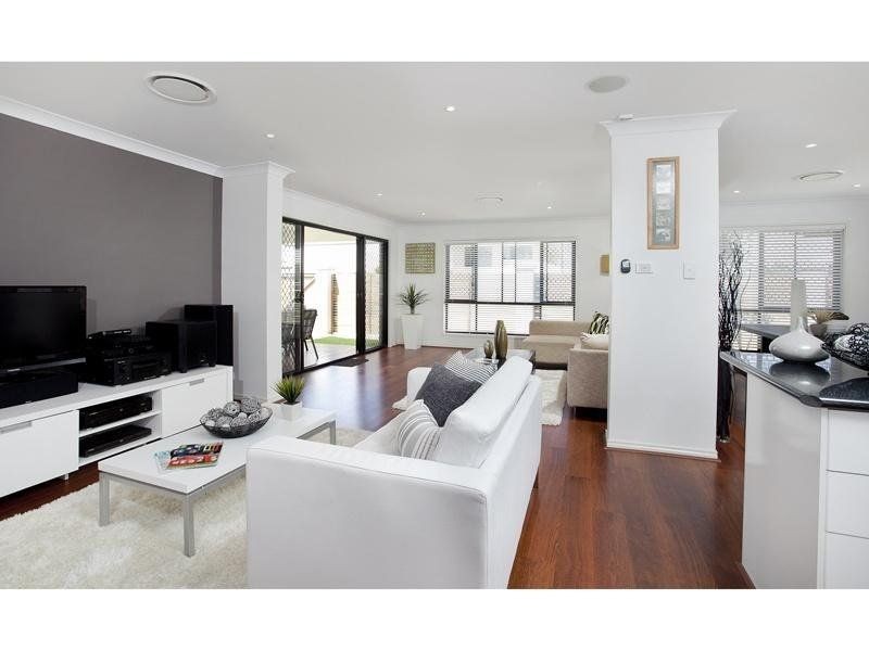 27 Christopher Place, Sinnamon Park QLD 4073