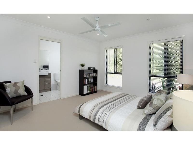 27 Christopher Place, Sinnamon Park QLD 4073