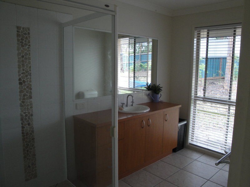 Seventeen Mile Rocks QLD 4073