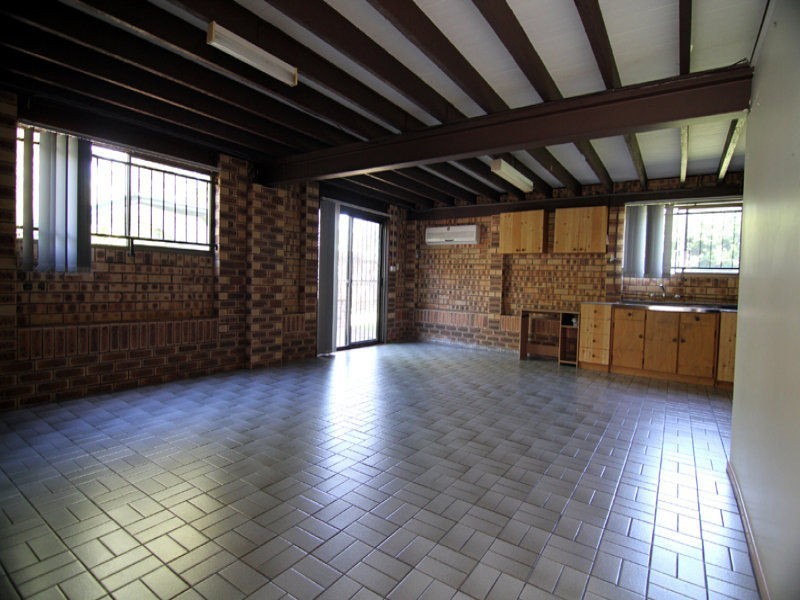 2 Gwydir Street, Riverhills QLD 4074