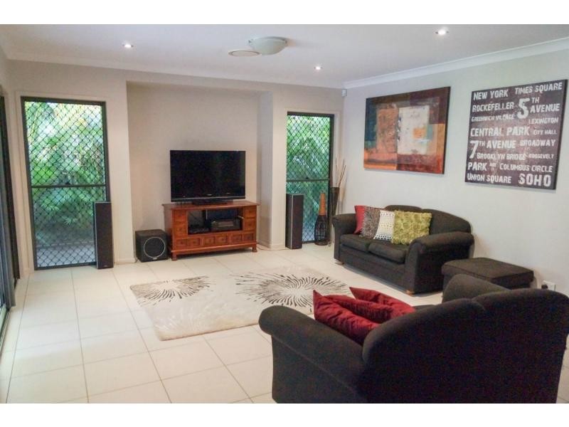 25 Casuarina Street, Seventeen Mile Rocks QLD 4073