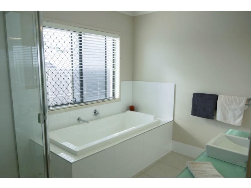25 Casuarina Street, Seventeen Mile Rocks QLD 4073