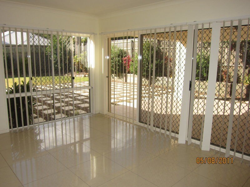 Seventeen Mile Rocks QLD 4073