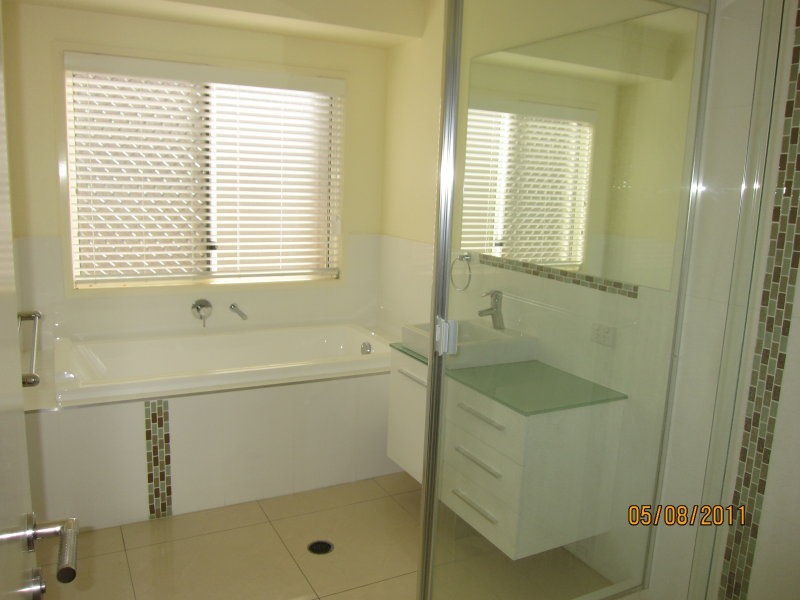 Seventeen Mile Rocks QLD 4073