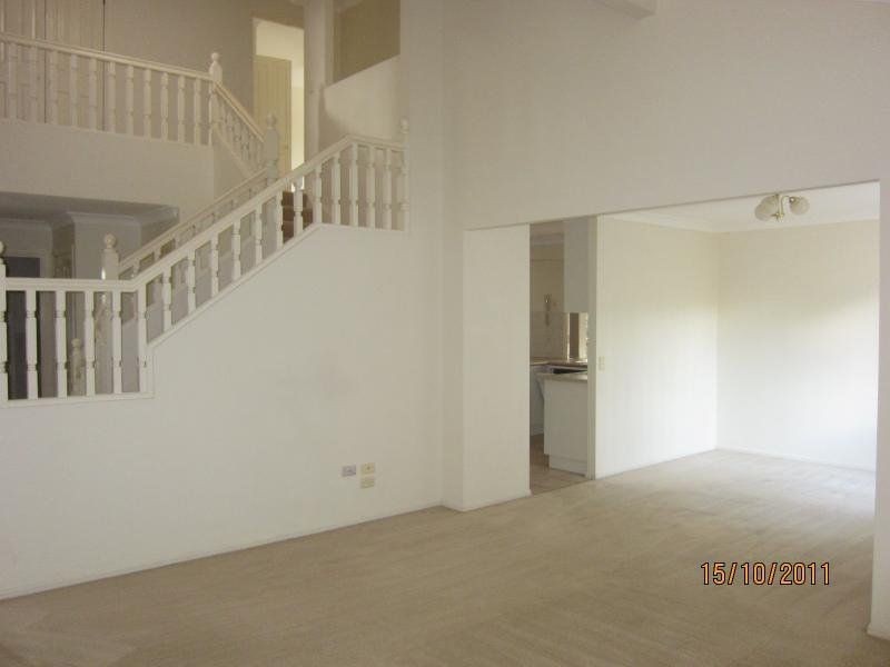 1/15 Abel Smith Drive, Mount Ommaney QLD 4074