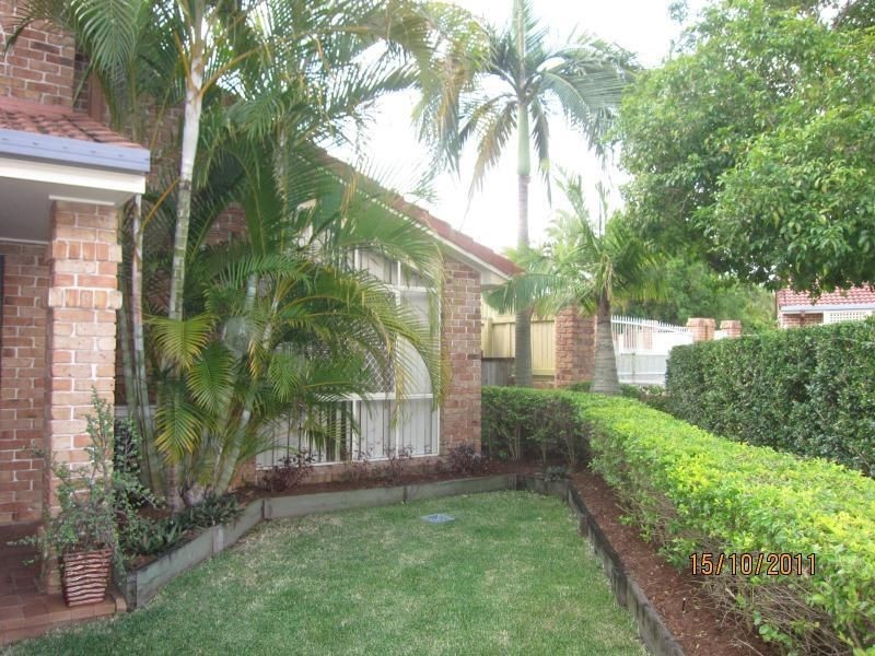 1/15 Abel Smith Drive, Mount Ommaney QLD 4074