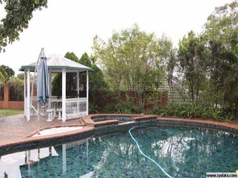 4 Darling Court, Mount Ommaney QLD 4074