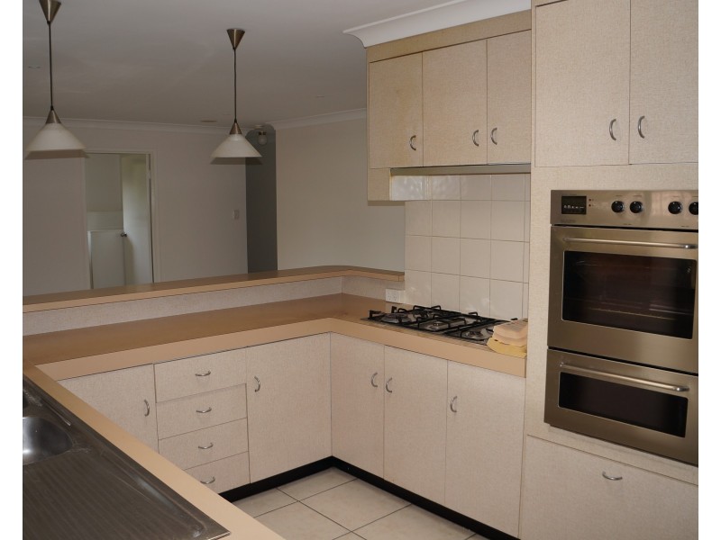 100 Tanglewood Street, Middle Park QLD 4074