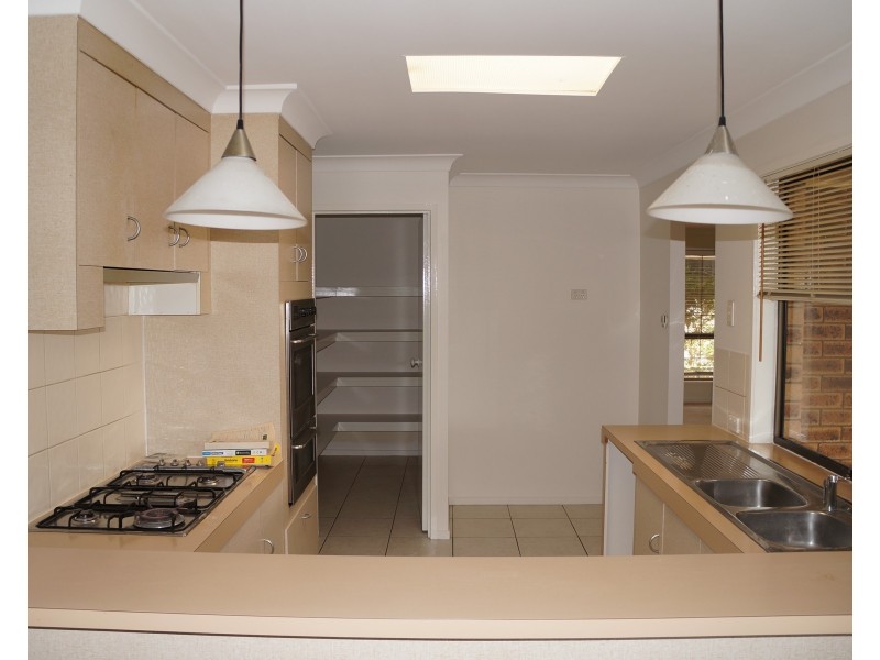 100 Tanglewood Street, Middle Park QLD 4074