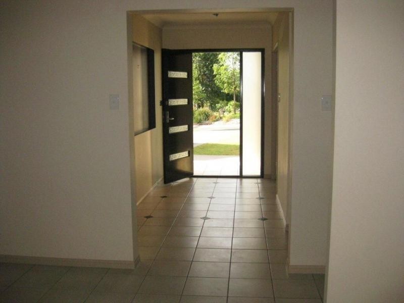 92 Brookeside Street, Seventeen Mile Rocks QLD 4073