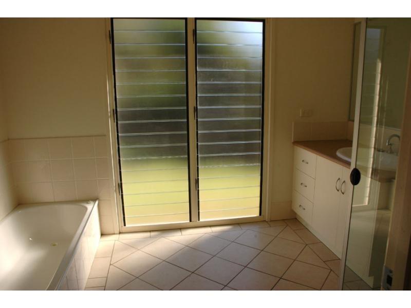 5 Tallowood Drive, Pullenvale QLD 4069